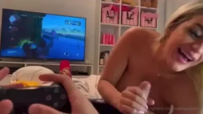 Video de Putaria con anti panel rubio tetona